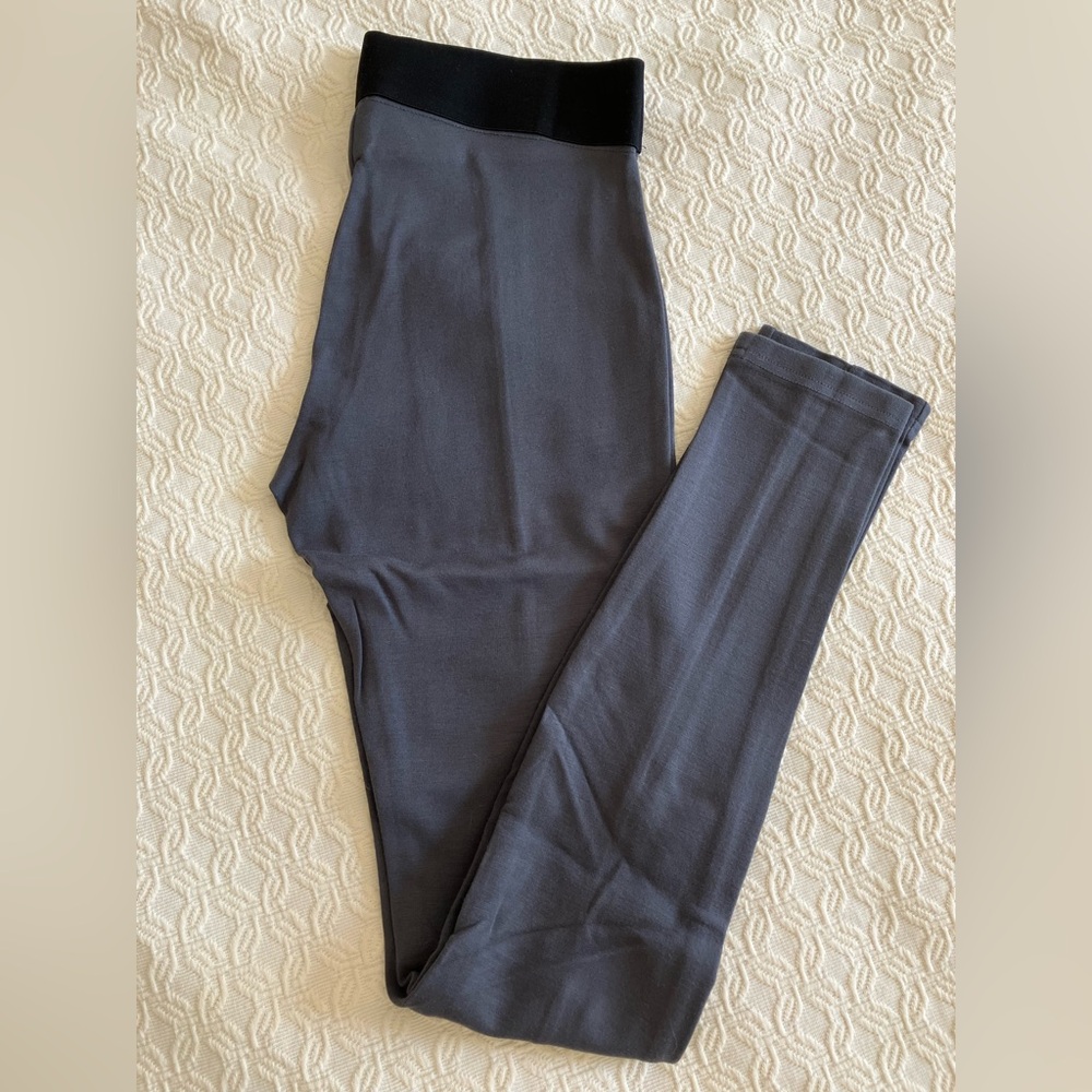 HUE Gray Leggings Size Small